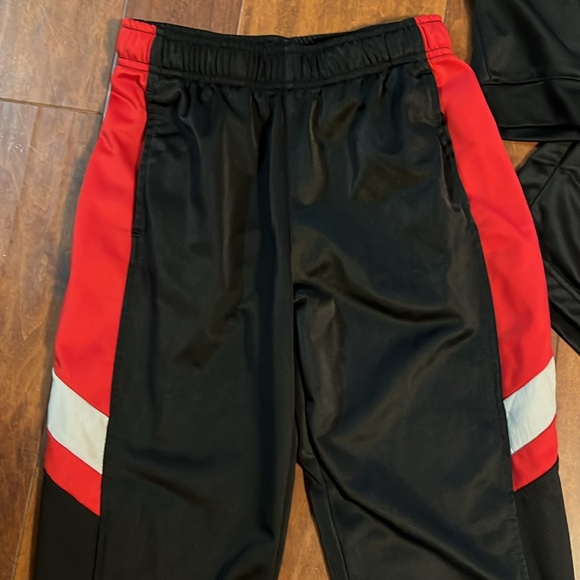Boys track pants and zip-up hoodie set - Picture 3 of 11